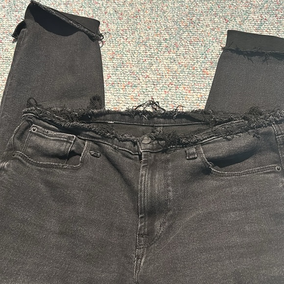 Ladies size 32 Kensie Black Jeans with destruction/raw edge - Picture 5 of 10